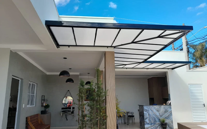 Coberturas decorativas da Toldos Vistasse para casas e comércios